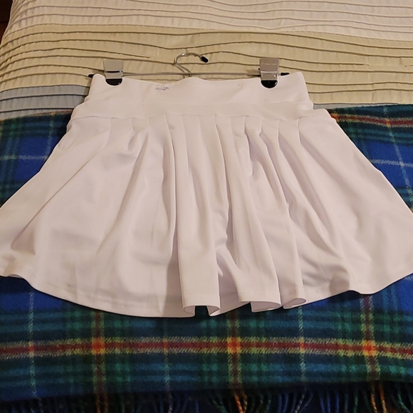 FREE SHIPPING!! NWOT White Tennis Skort - Picture 3 of 3